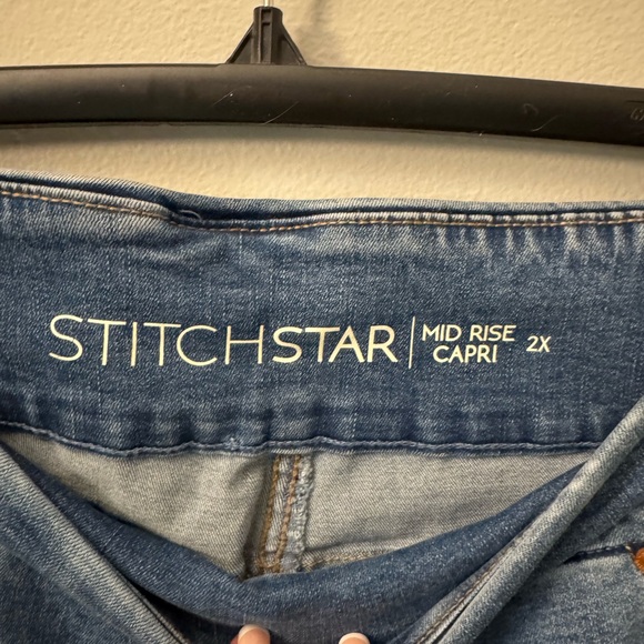 Mid Rise Stretch Capri - Picture 3 of 5